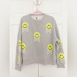 QUEEN OF SPARKLES | Gray Smiley Face Sweater.